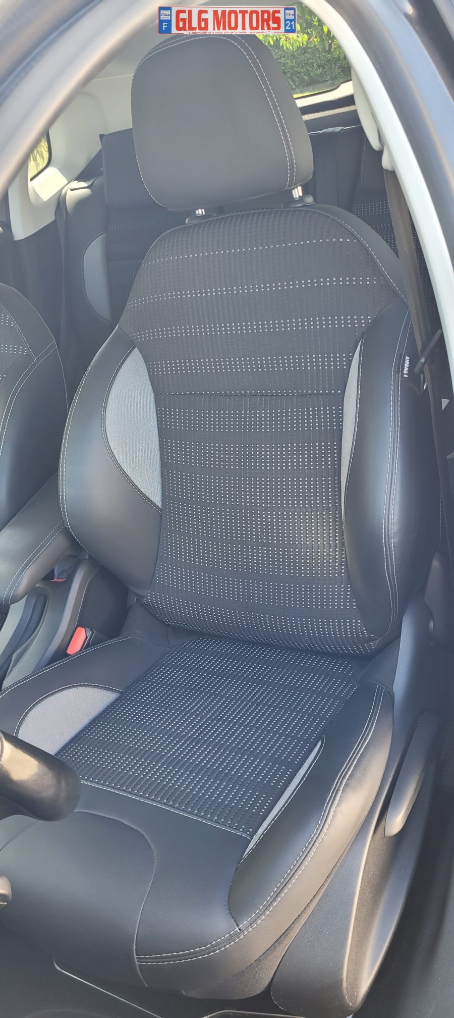 <span style= "color: red">VENDU</span>  PEUGEOT 2008 Phase 2 1.2l THP 110 Puretech 12V FAP Allure S&S EAT6 – Image 36