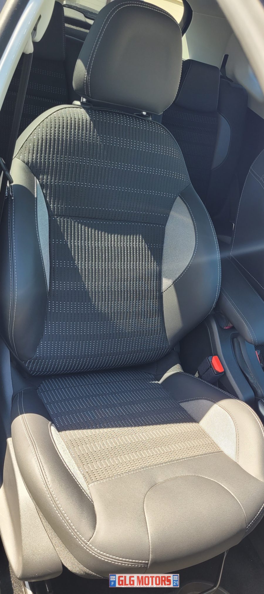 <span style= "color: red">VENDU</span>  PEUGEOT 2008 Phase 2 1.2l THP 110 Puretech 12V FAP Allure S&S EAT6 – Image 37