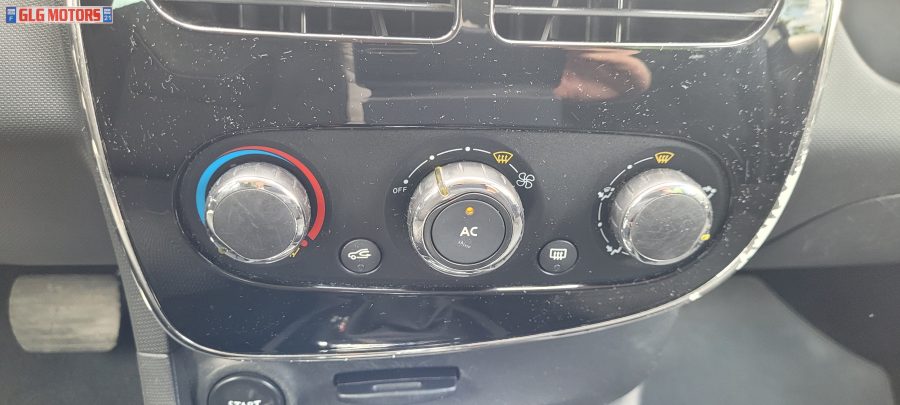 <span style= "color: red">VENDU</span>  RENAULT Clio IV Estate 1.5 dCi 90 FAP Eco2 Série Spéciale Graphite EDC6 – Image 30