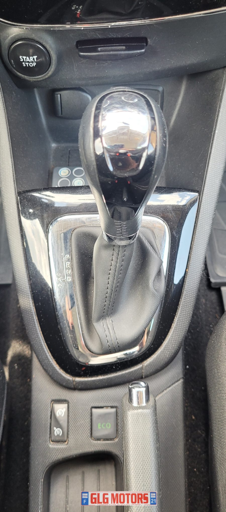 <span style= "color: red">VENDU</span>  RENAULT Clio IV Estate 1.5 dCi 90 FAP Eco2 Série Spéciale Graphite EDC6 – Image 31