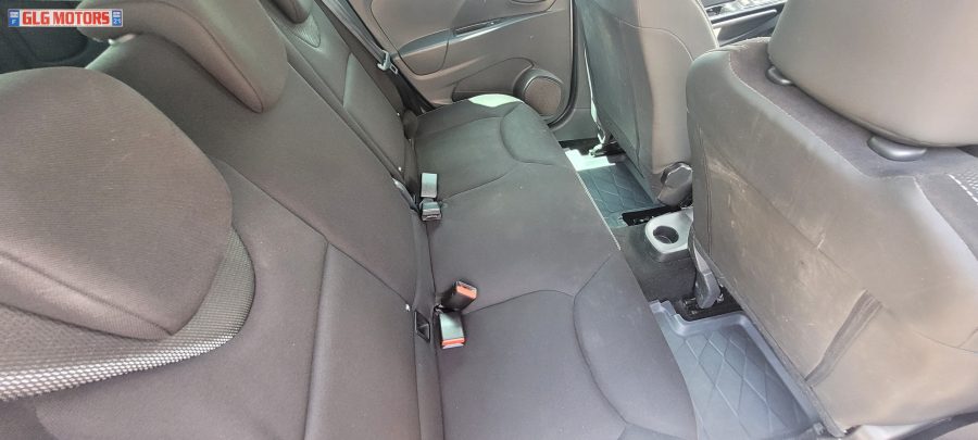 <span style= "color: red">VENDU</span>  RENAULT Clio IV Estate 1.5 dCi 90 FAP Eco2 Série Spéciale Graphite EDC6 – Image 37